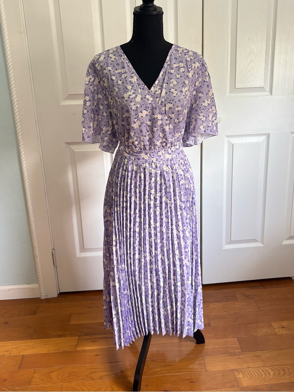 NWT Lilac Floral Pleated Midi Dress - V-Neck, Short Flutter Sleeves
